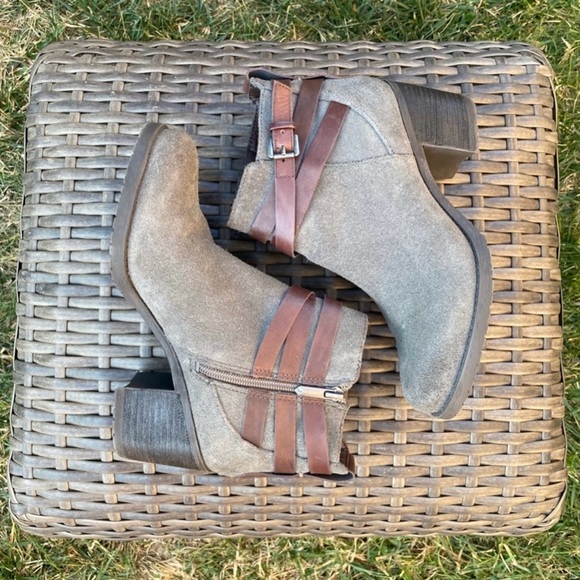 Sam Edelman Woman’s Chelsea Boots - Picture 11 of 11